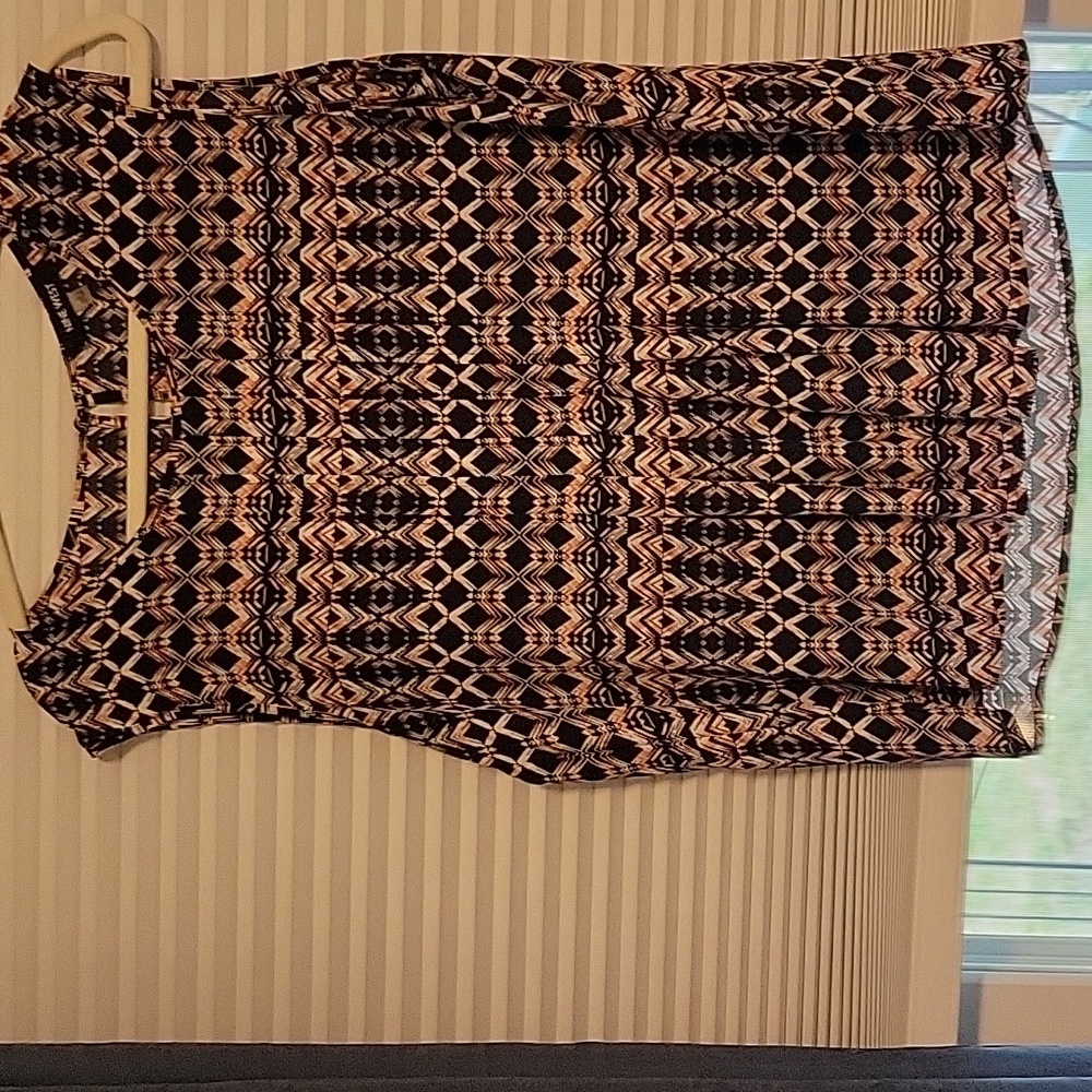 Nine west sleevless print. Blouse large